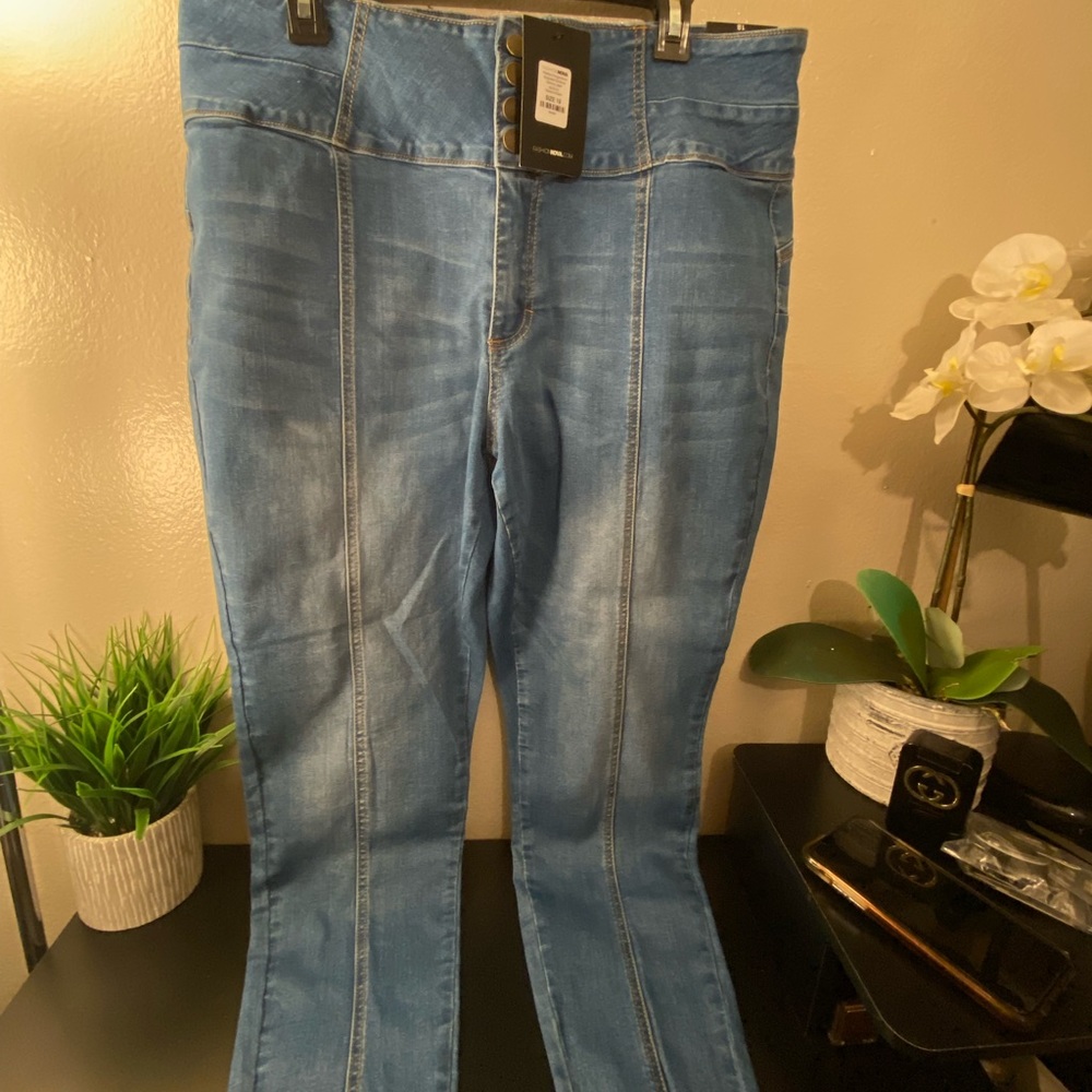 FASHIONNOVA NWT jeans denim SIZE 18 blue color